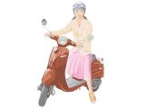 スクーターと女性