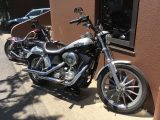 バイクを立て掛ける